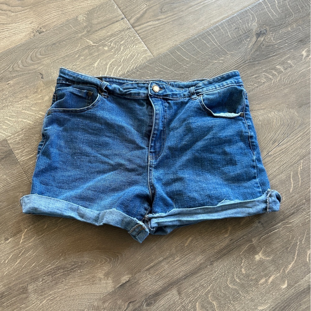 Medium wash Jean shorts